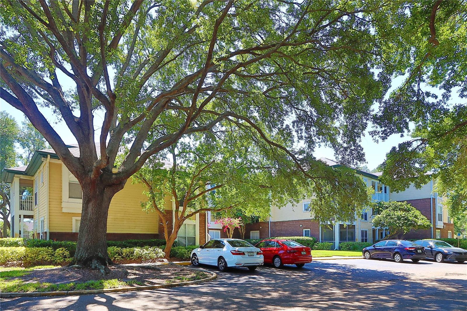 THE LANDINGS OF TAMPA A CONDOM - Residential