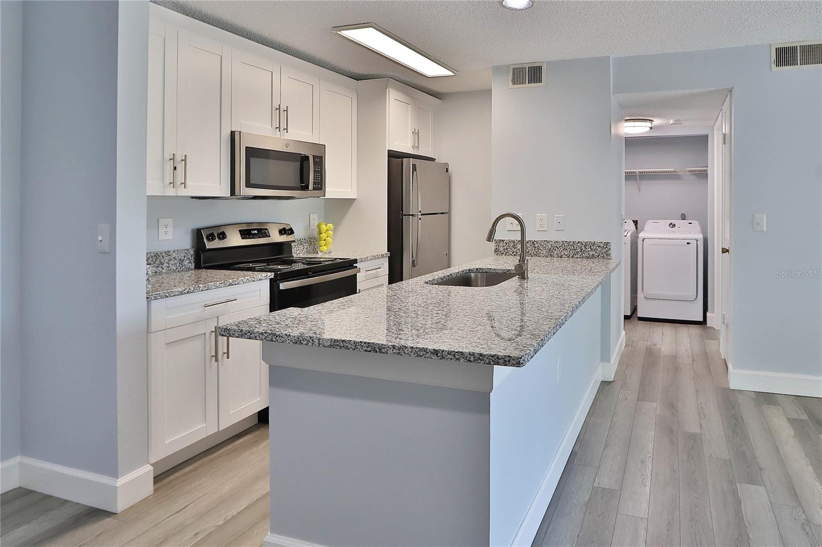 10028 STRAFFORD OAK COURT 712