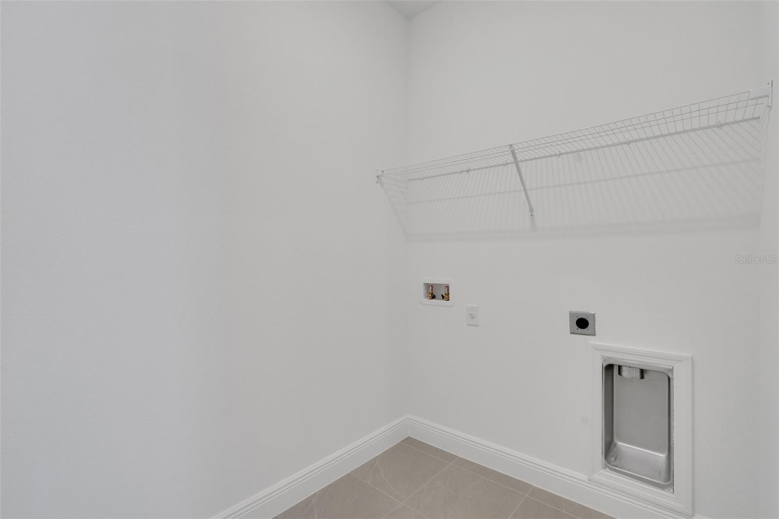 RESERVES AT HAMMOCK OAKS - Residential