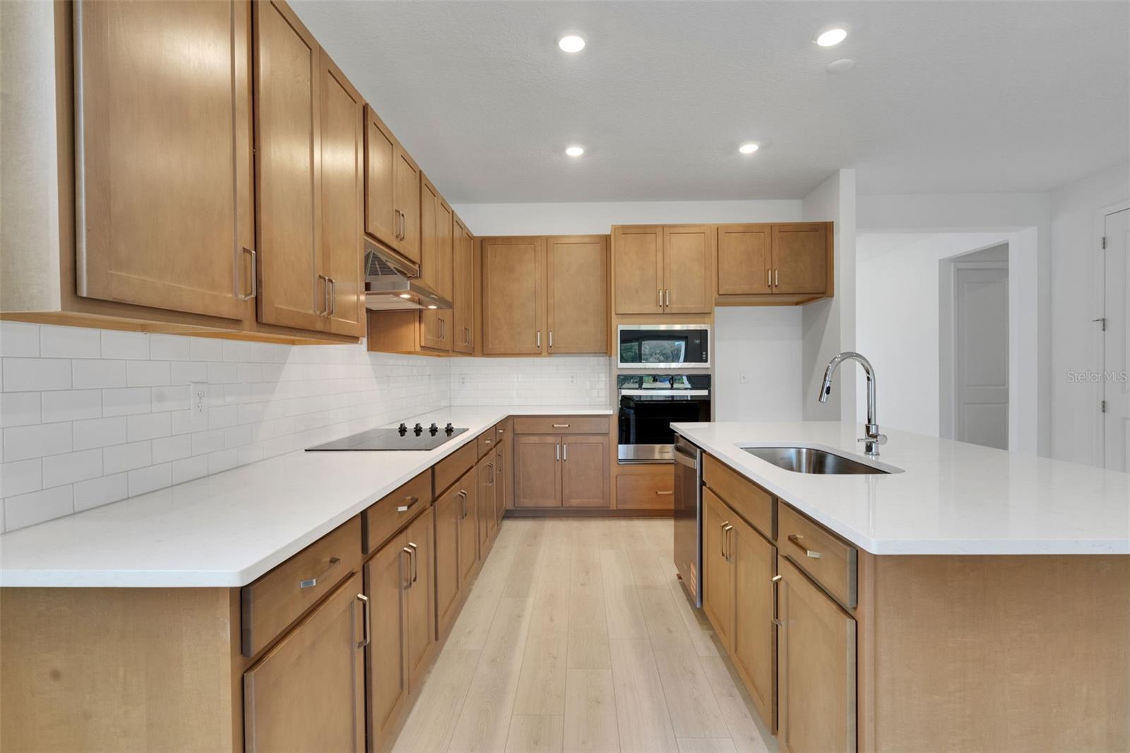 RESERVES AT HAMMOCK OAKS - Residential