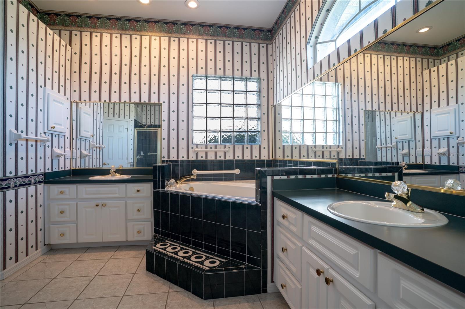 HUNTERS RUN PH 02 - Residential Lease