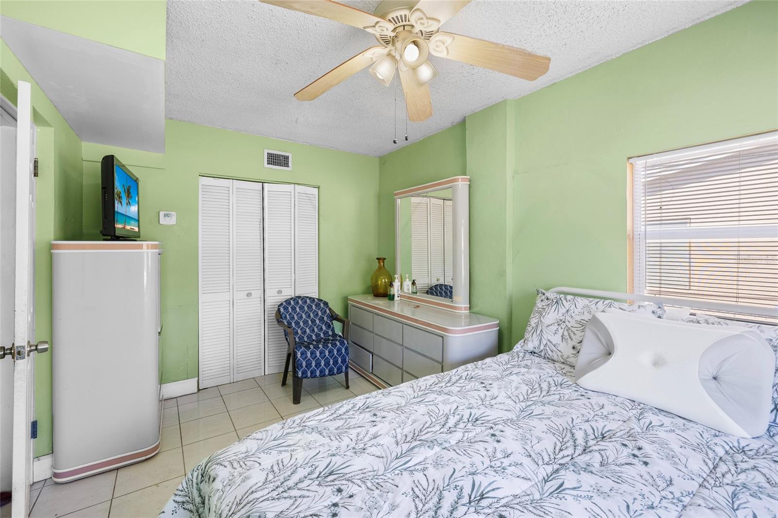 HOLLYWOOD ACRES 25-1 B - Residential