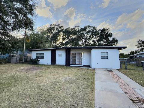 Photo of 102 Quintard Avenue, Orlando, FL 32811 (MLS # G5106876)