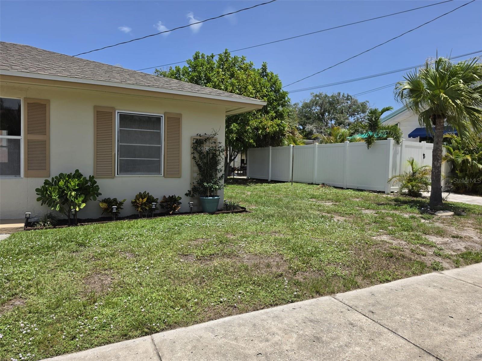 121 BAY STREET - Photo 2