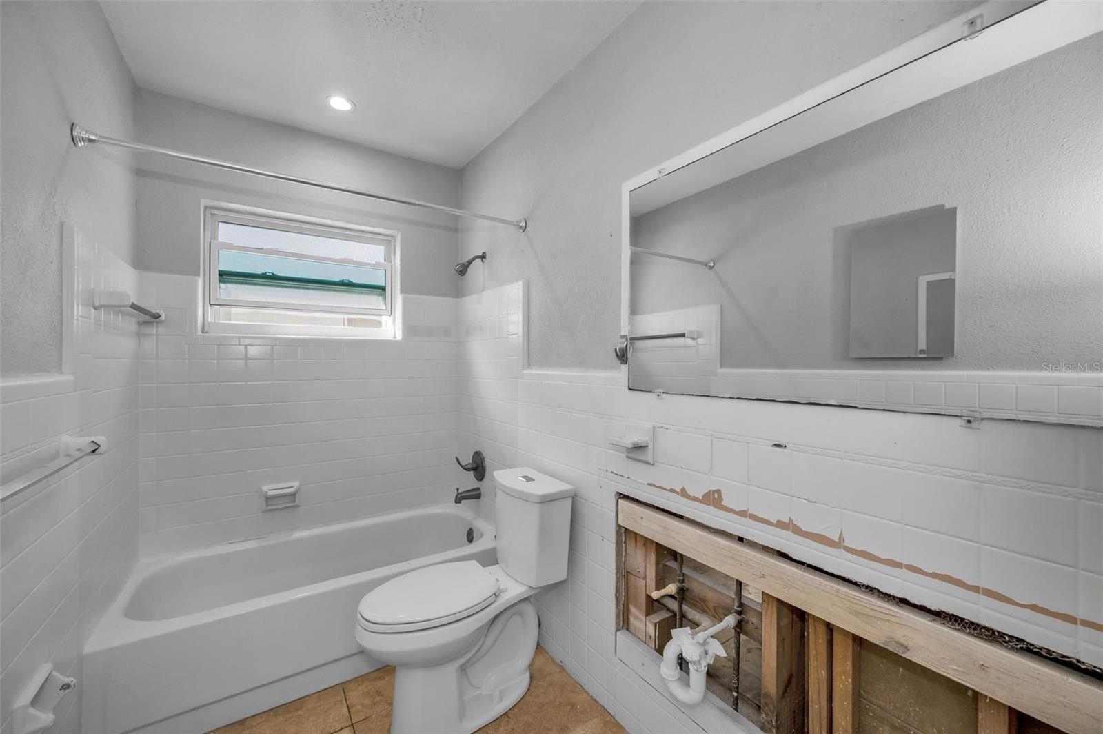 SUN-LIT SHORES - Residential