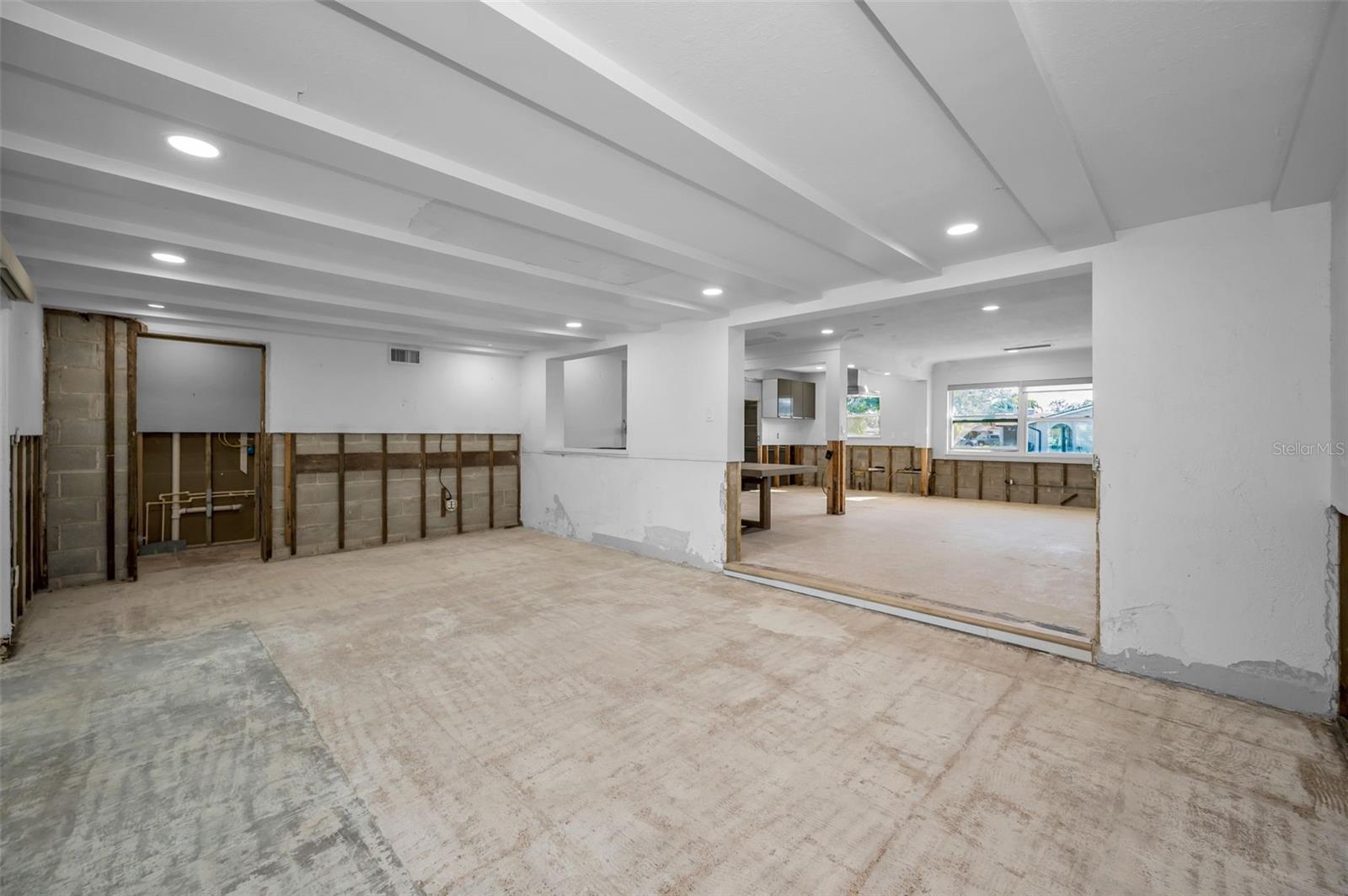 SUN-LIT SHORES - Residential