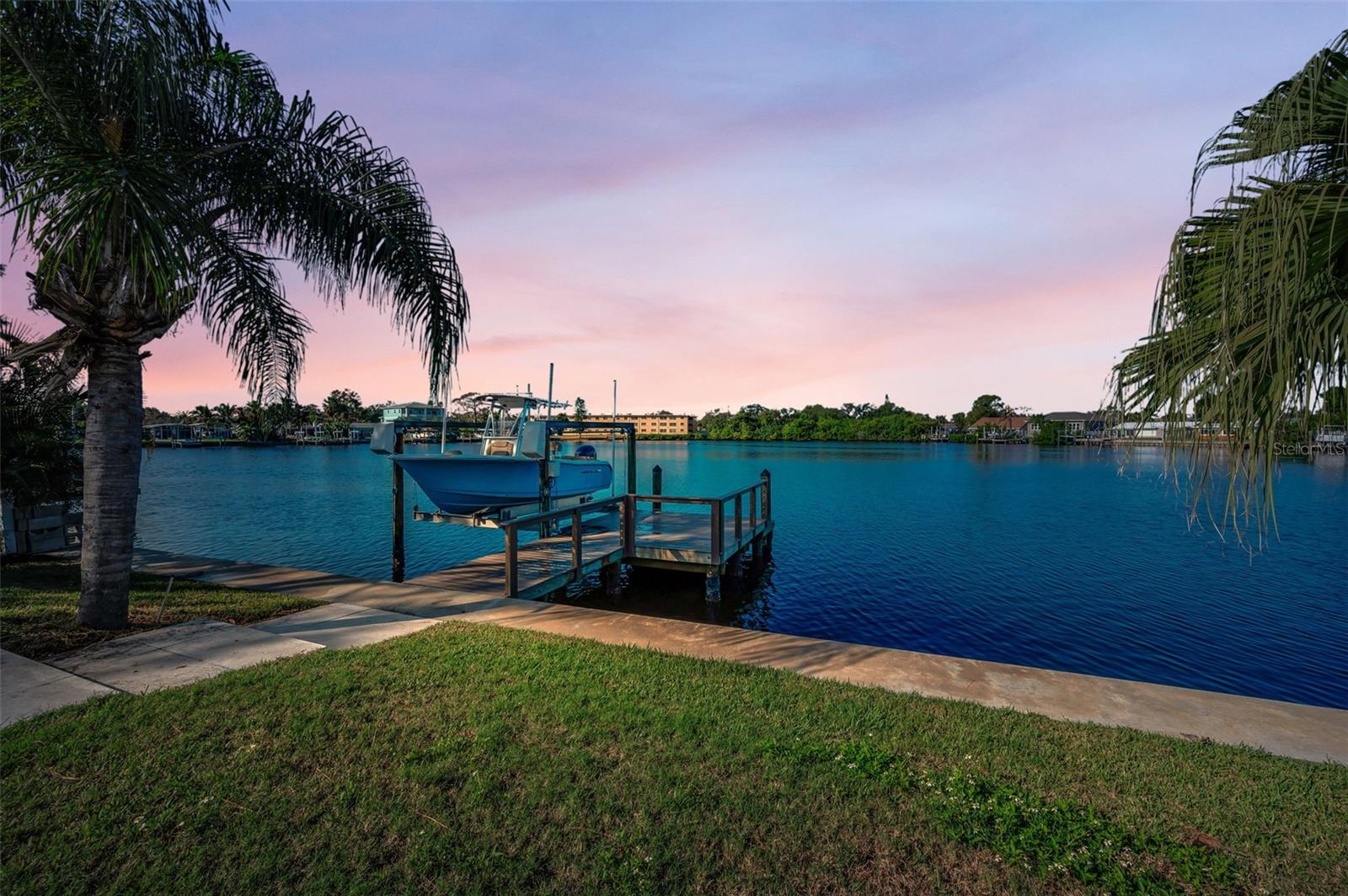 SUN-LIT SHORES - Residential