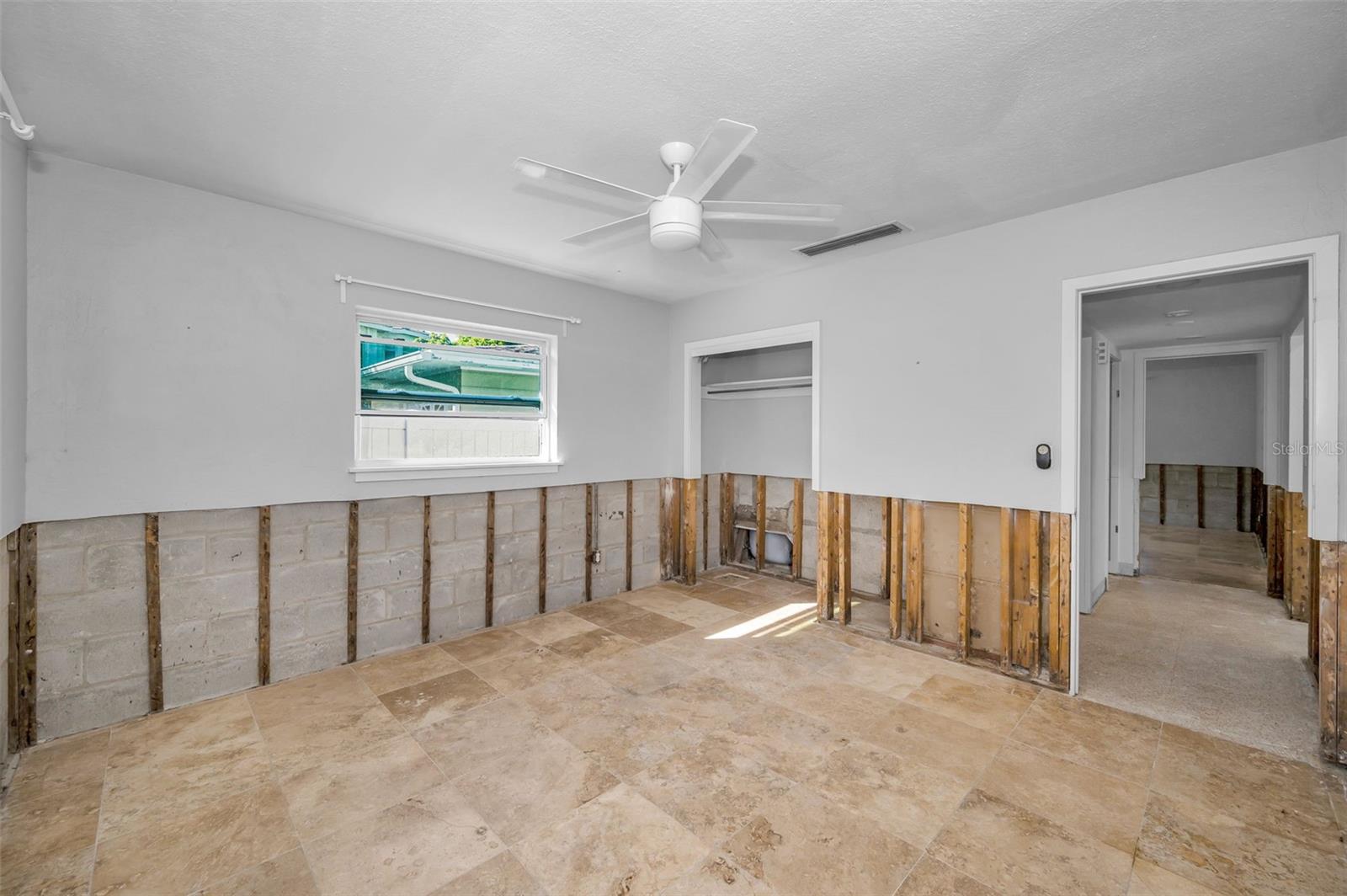 SUN-LIT SHORES - Residential