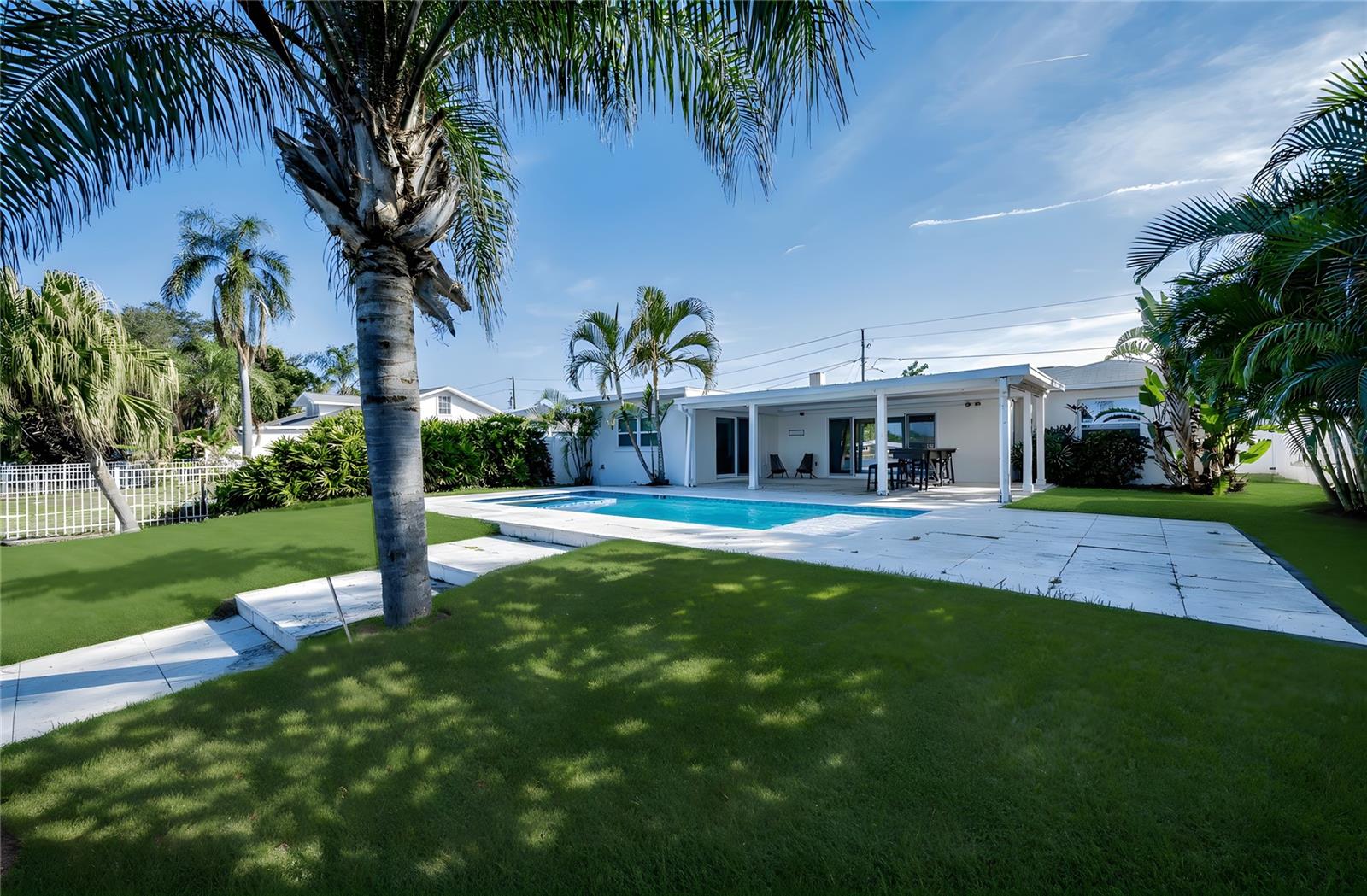 SUN-LIT SHORES - Residential