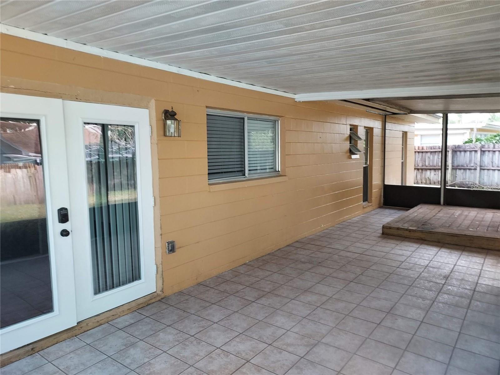 BEACON GROVES UNIT IV - Residential Lease