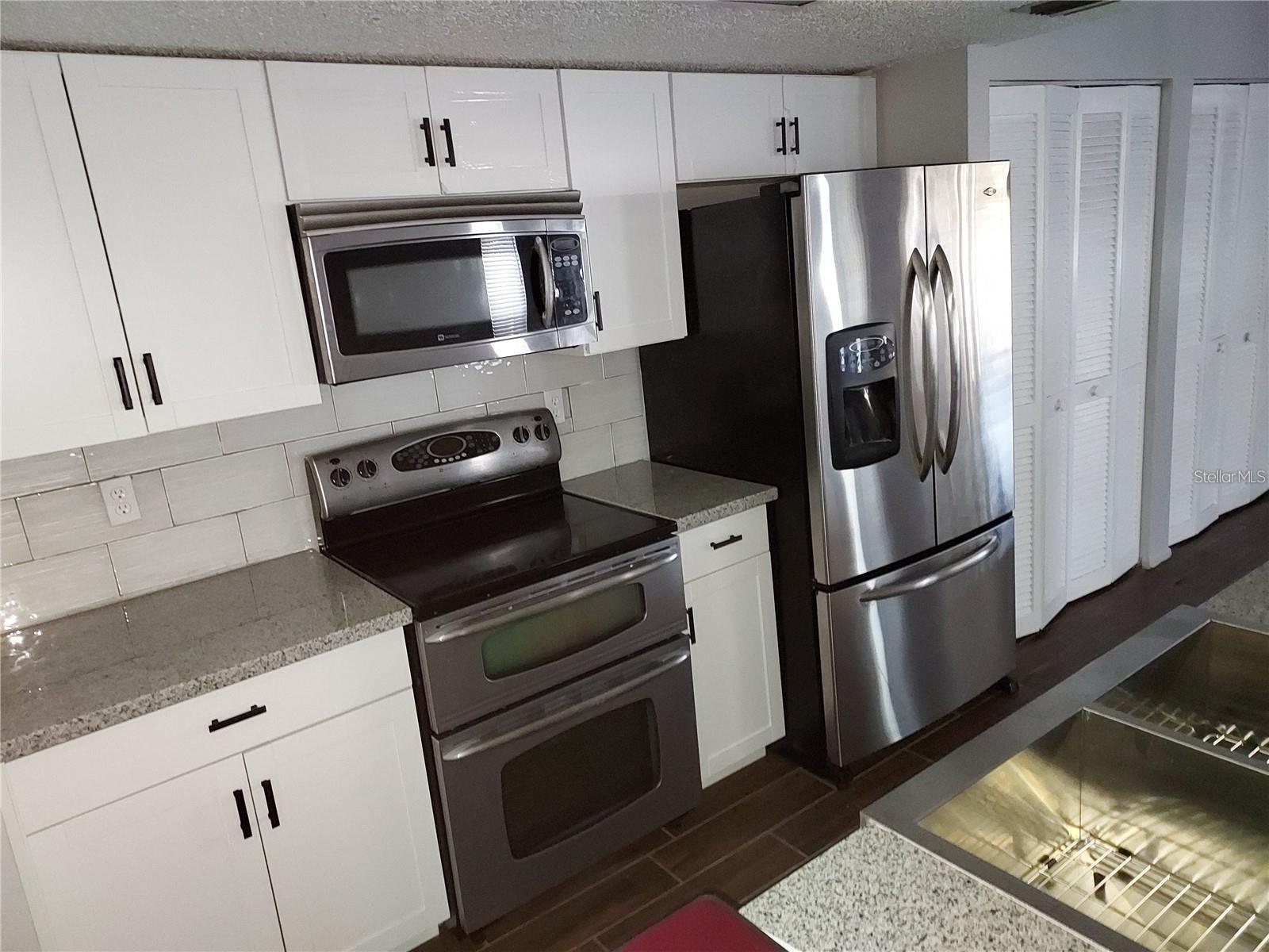 BEACON GROVES UNIT IV - Residential Lease