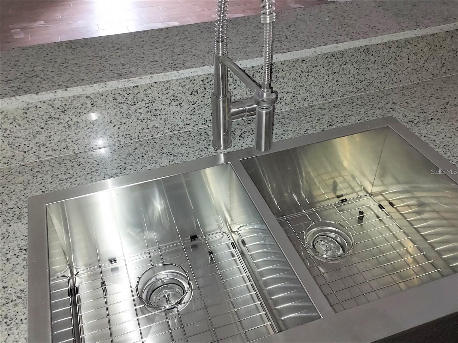 BEACON GROVES UNIT IV - Residential Lease