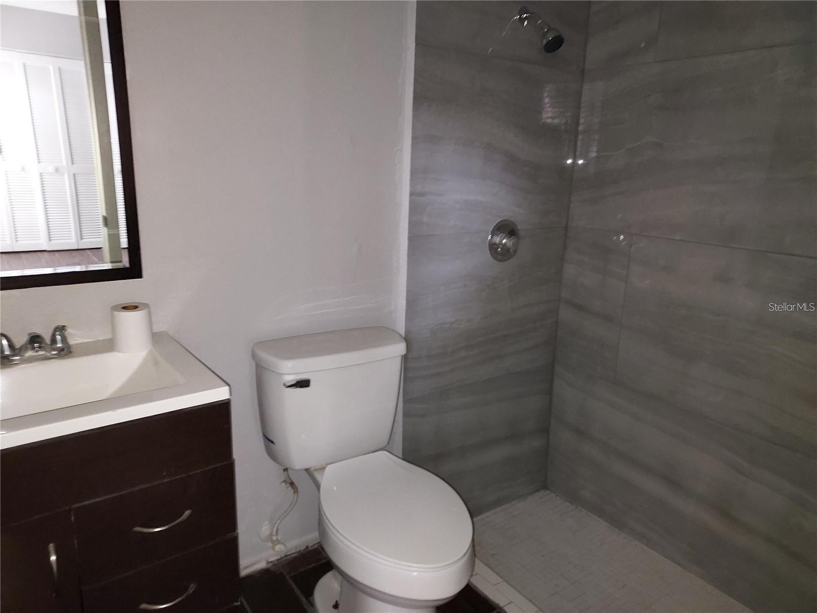 BEACON GROVES UNIT IV - Residential Lease