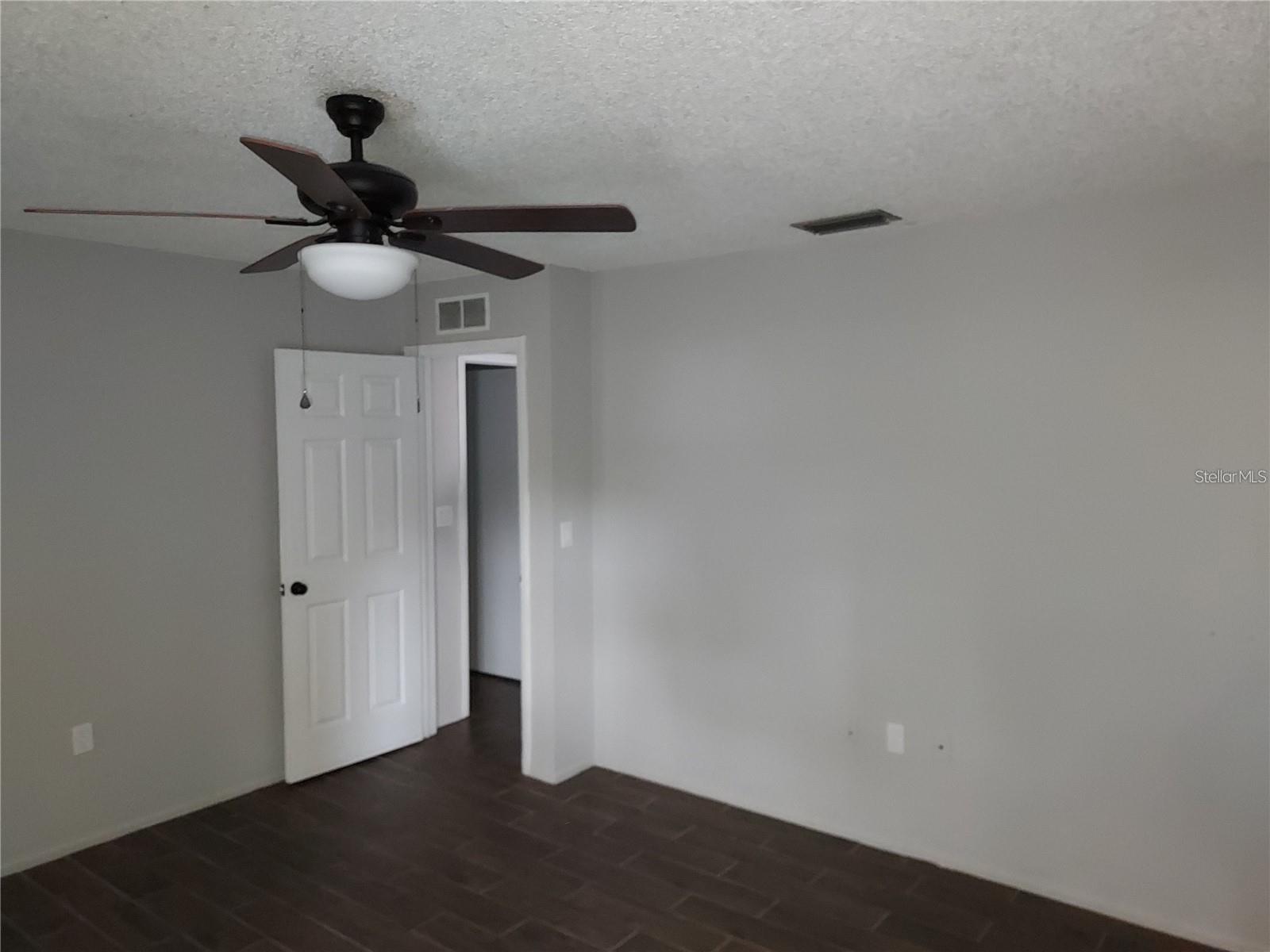 BEACON GROVES UNIT IV - Residential Lease