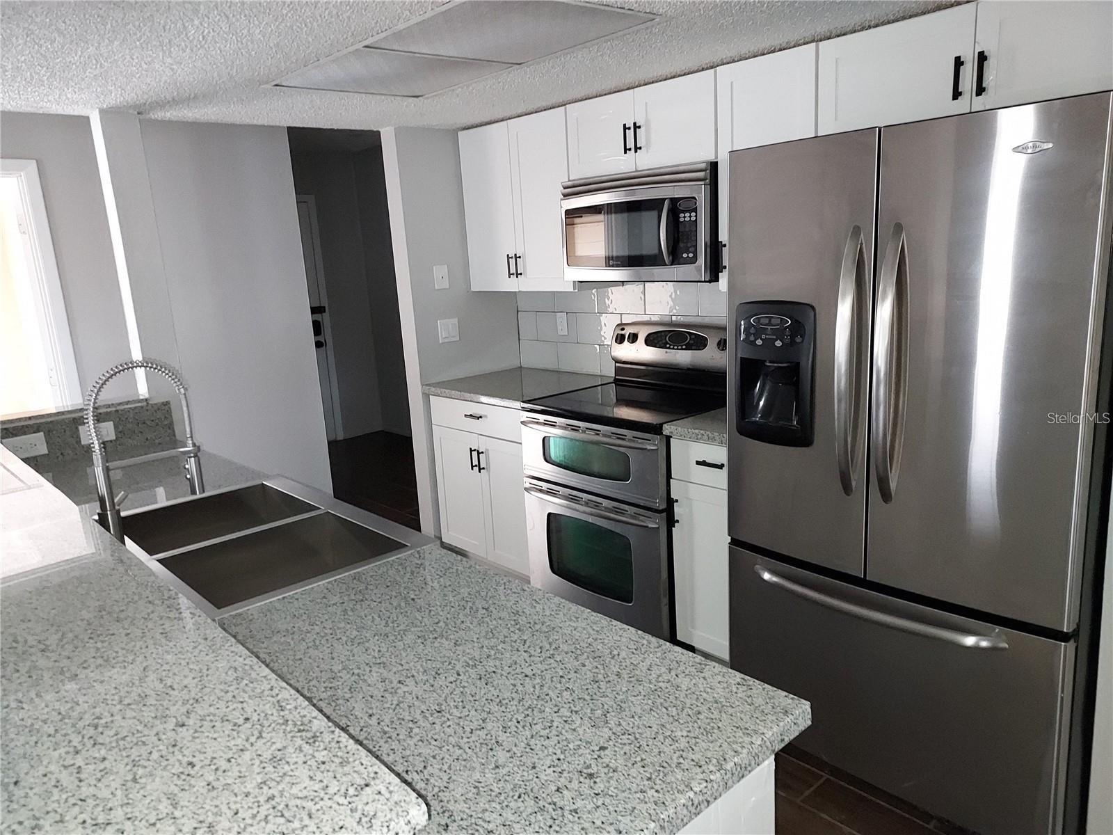 BEACON GROVES UNIT IV - Residential Lease