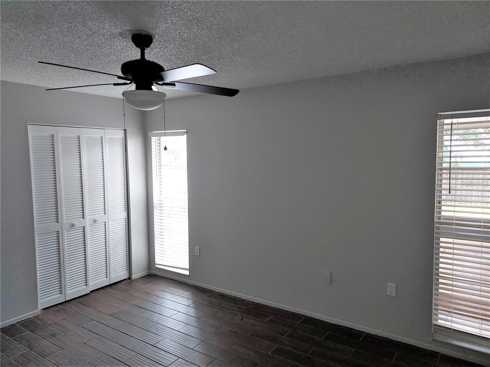 BEACON GROVES UNIT IV - Residential Lease