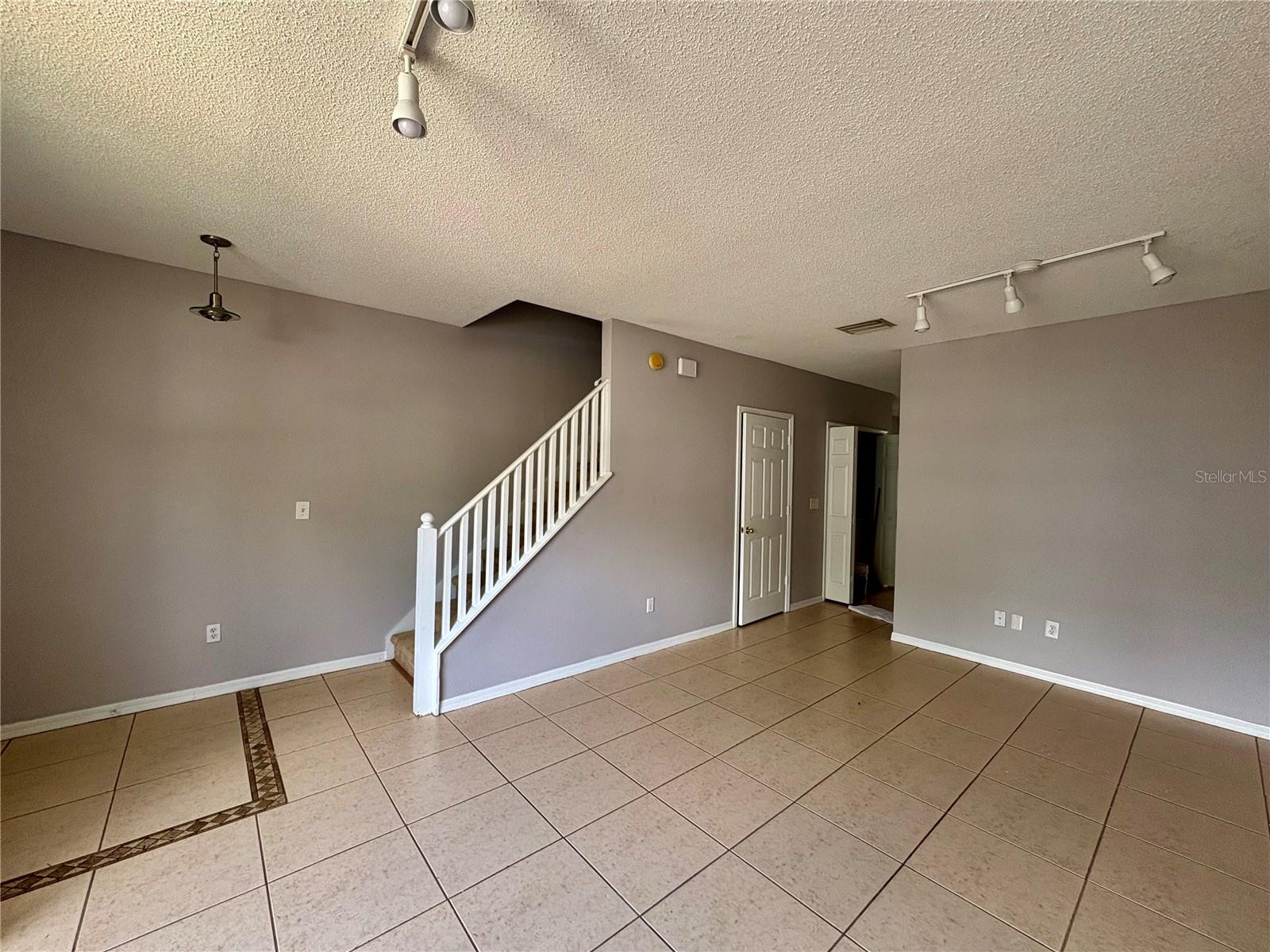 OSPREY RUN TWNHMS PH 1 - Residential Lease