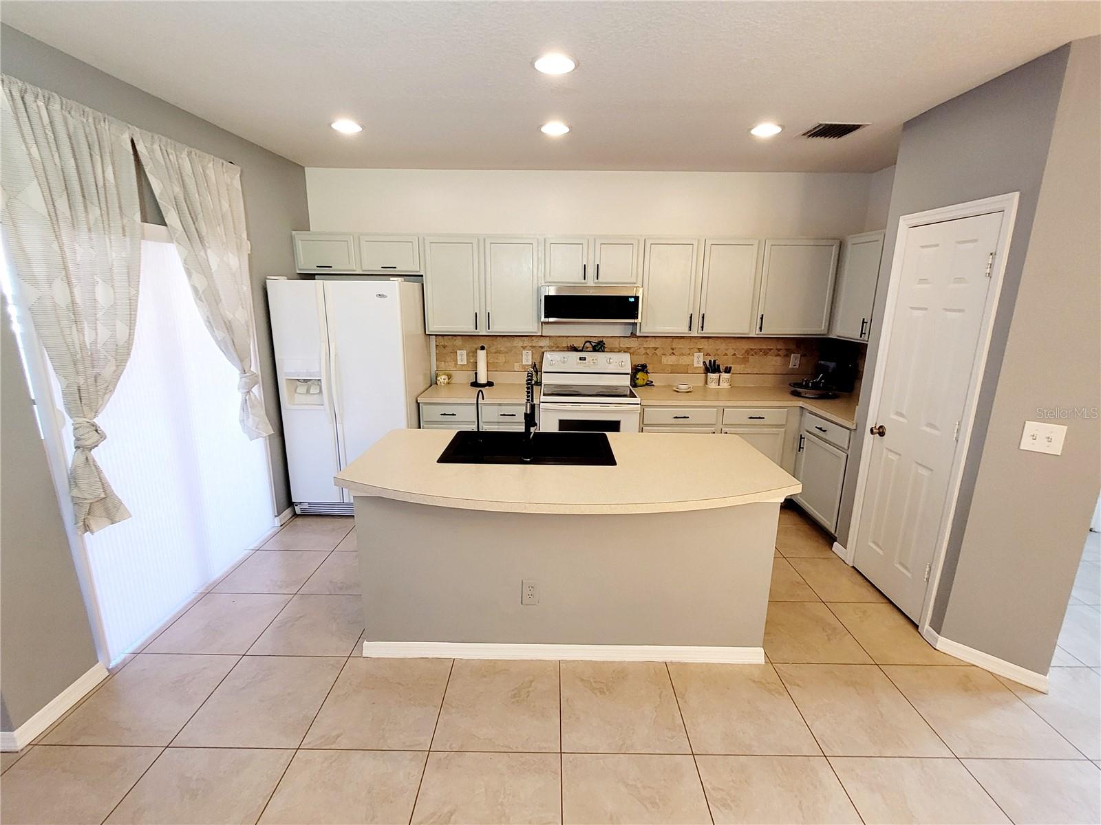 MEADOW POINTE PRCL 16 UNIT 3B - Residential