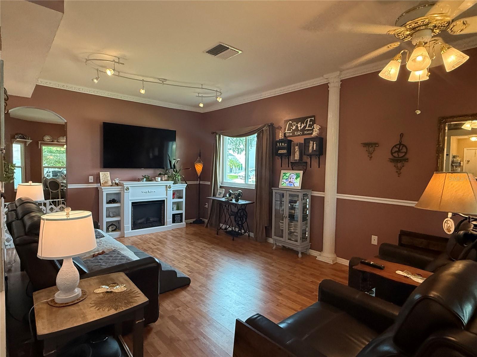 EASTLAKE OAKS PH 4 - Residential