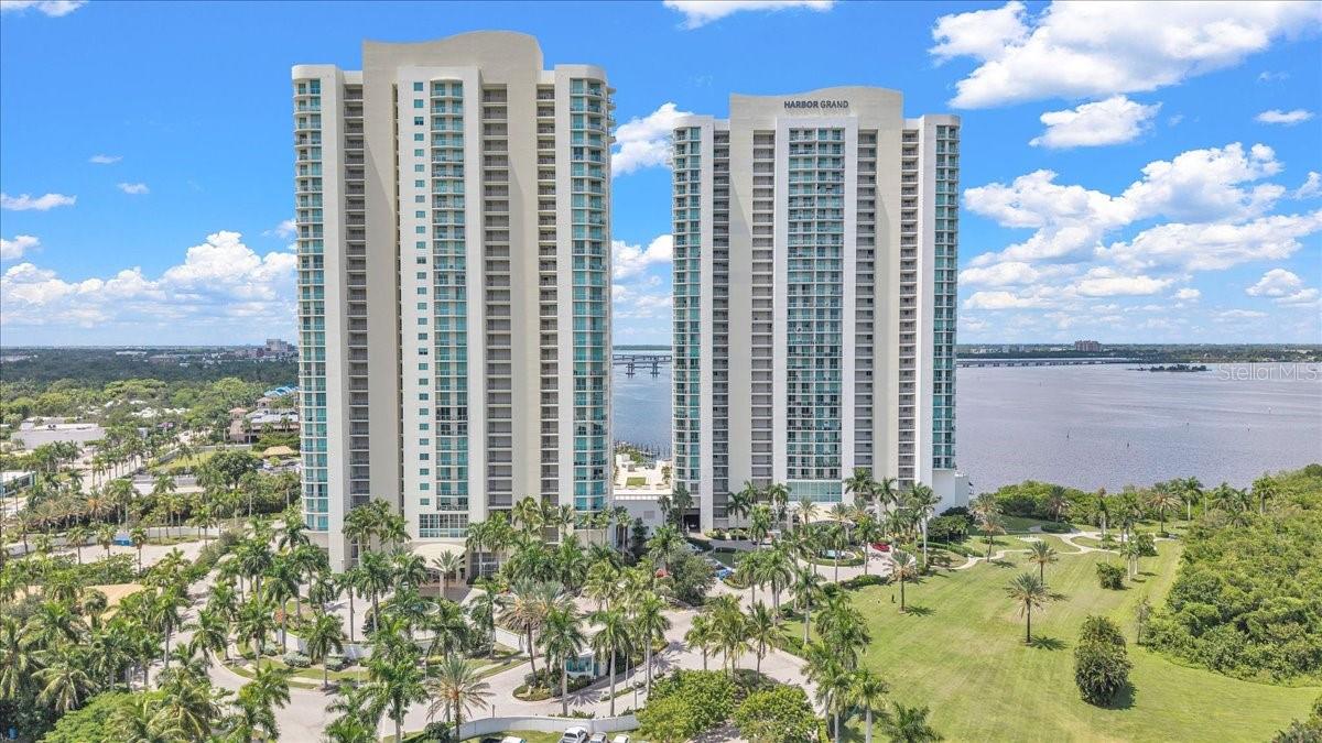 3000 OASIS GRAND BOULEVARD 2802