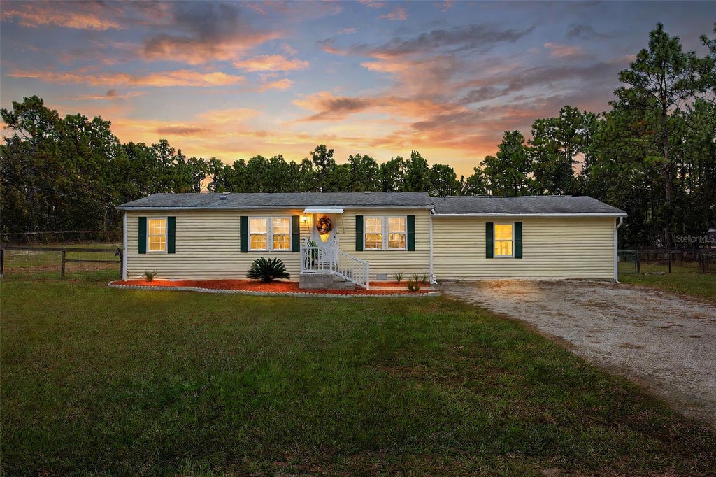 Photo of 13265 SW 67th Lane, Ocala, FL 34481 (MLS # OM733349)
