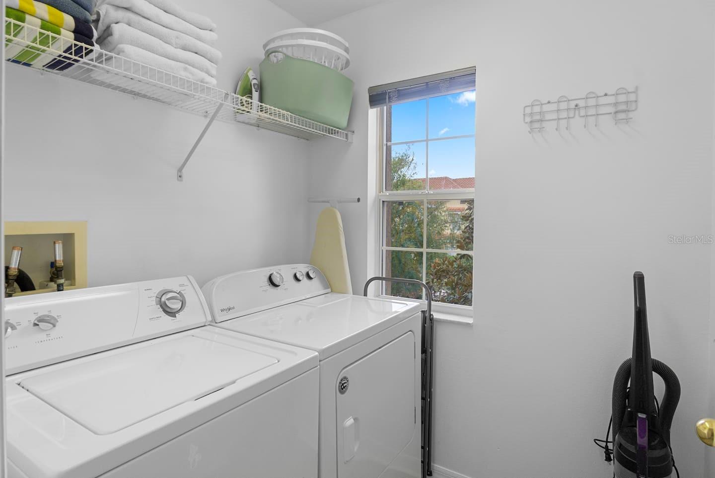 CRESTWYND BAY - Residential Lease