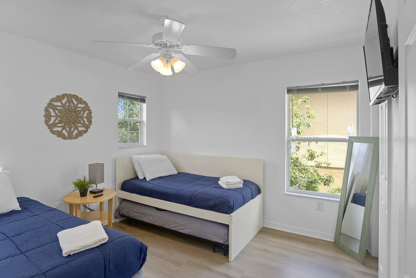 CRESTWYND BAY - Residential Lease