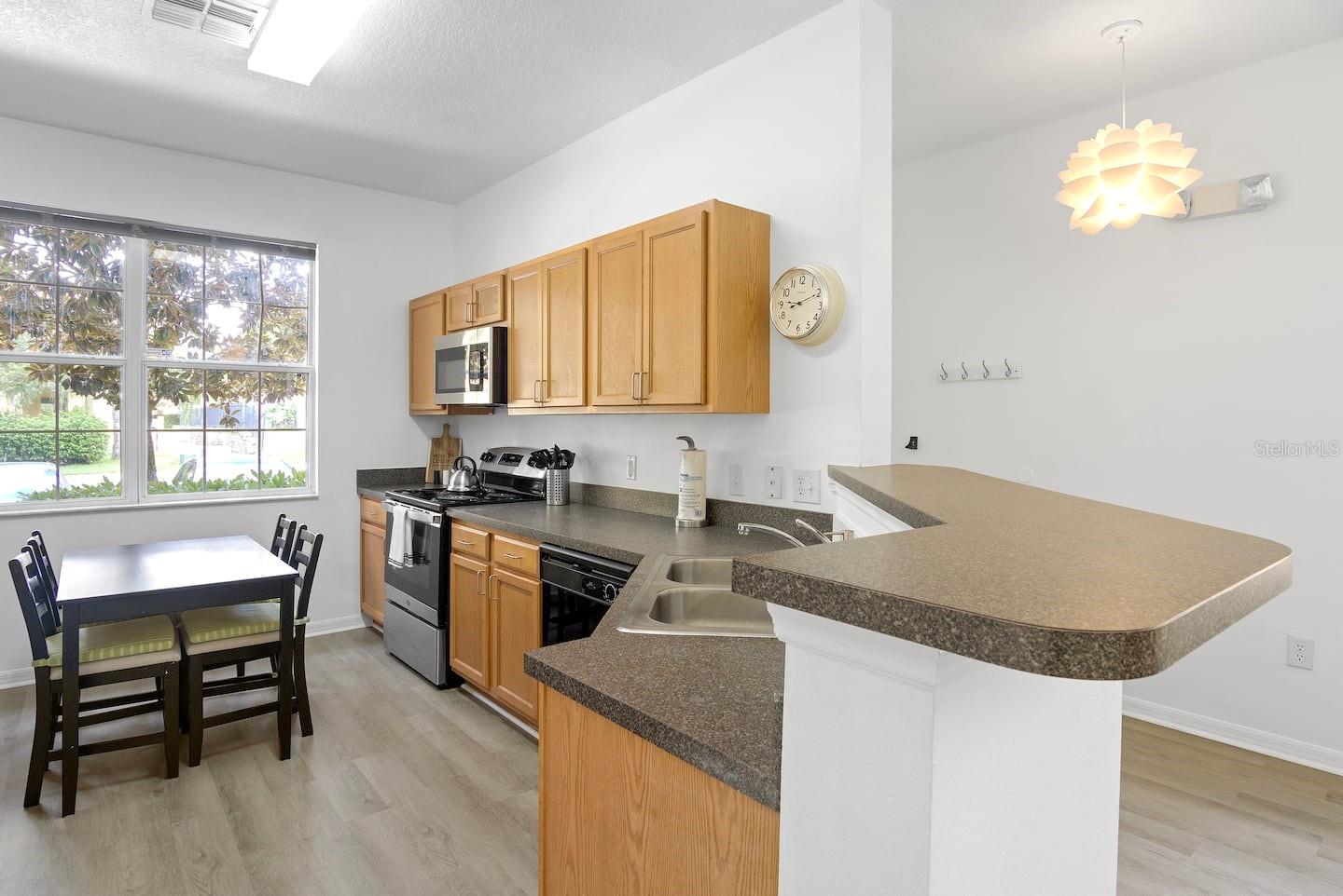 CRESTWYND BAY - Residential Lease