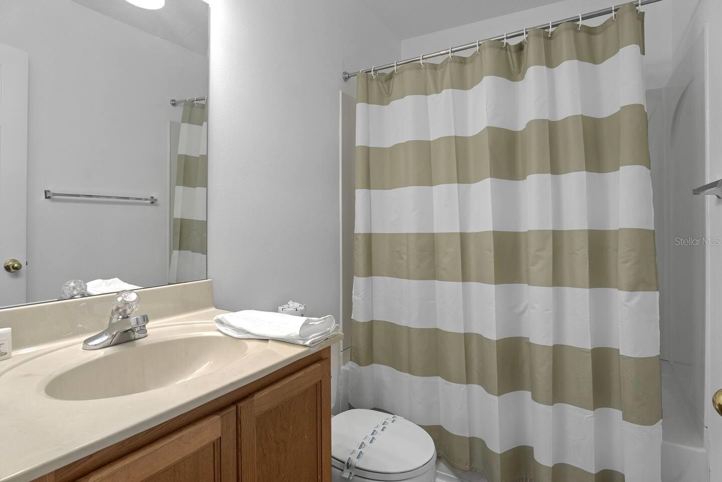 CRESTWYND BAY - Residential Lease