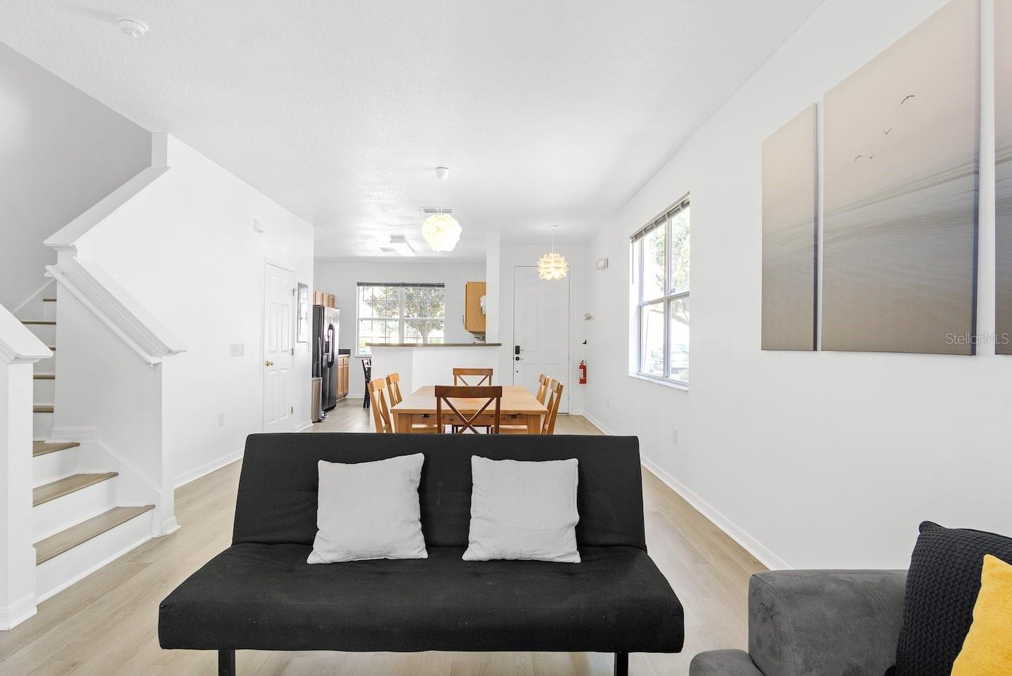 CRESTWYND BAY - Residential Lease