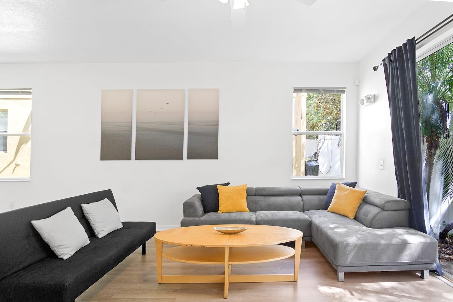 CRESTWYND BAY - Residential Lease