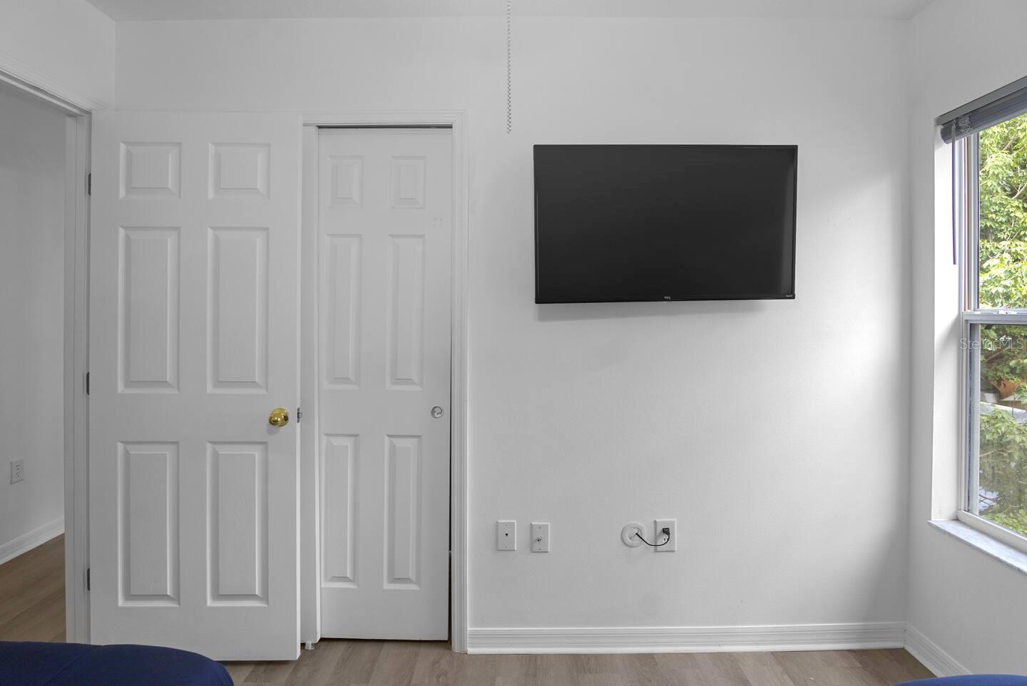 CRESTWYND BAY - Residential Lease