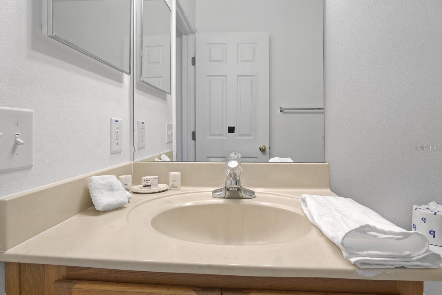 CRESTWYND BAY - Residential Lease