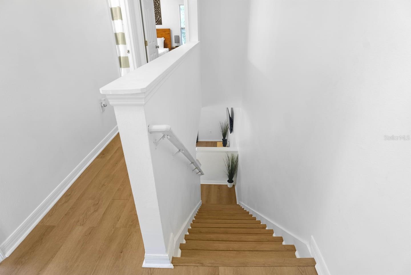 CRESTWYND BAY - Residential Lease