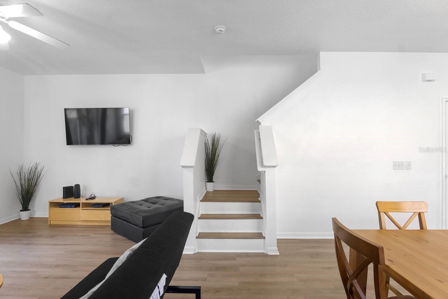 CRESTWYND BAY - Residential Lease