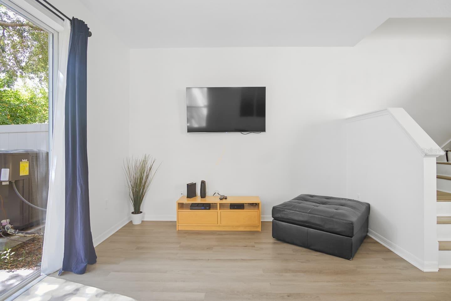 CRESTWYND BAY - Residential Lease