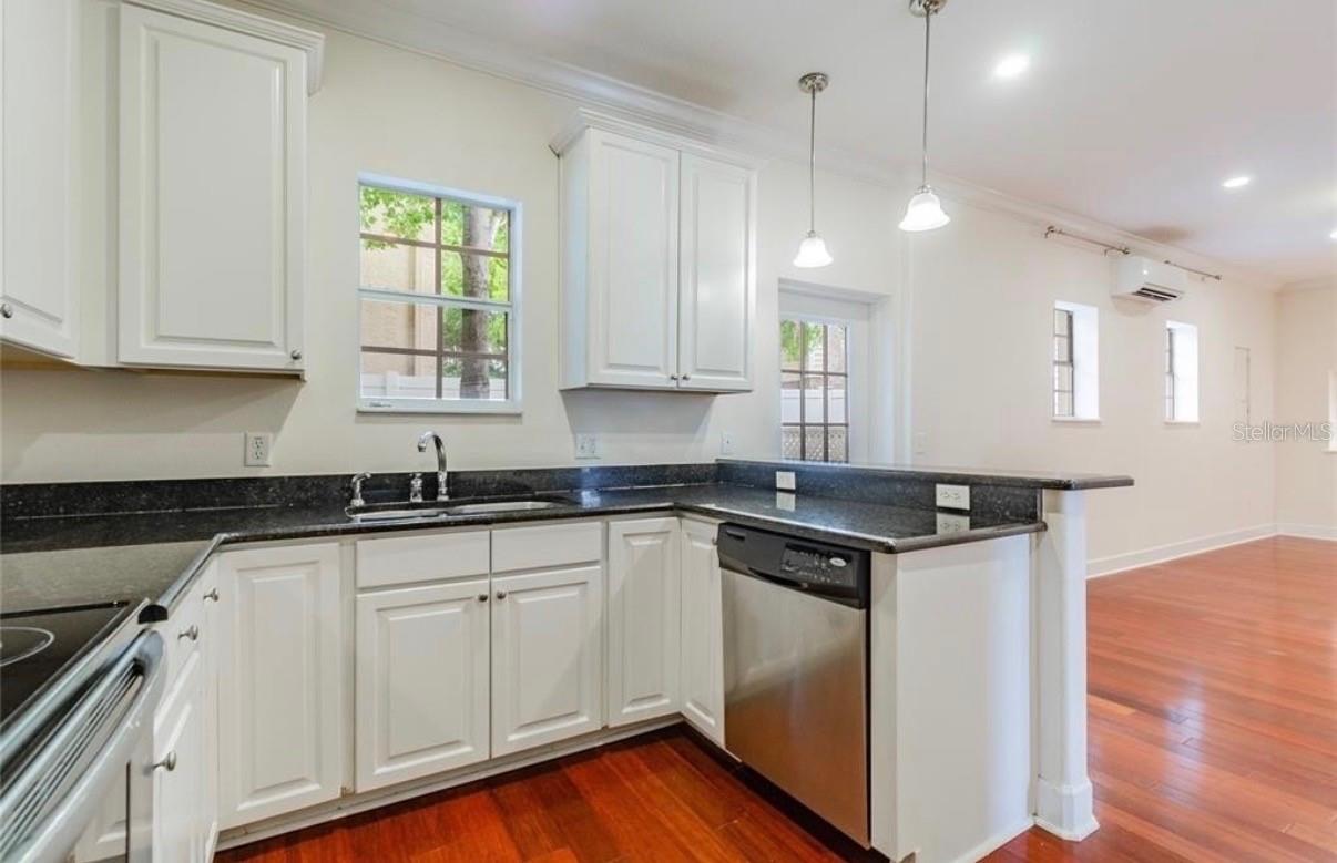 CLEVELAND PARK - Residential Lease