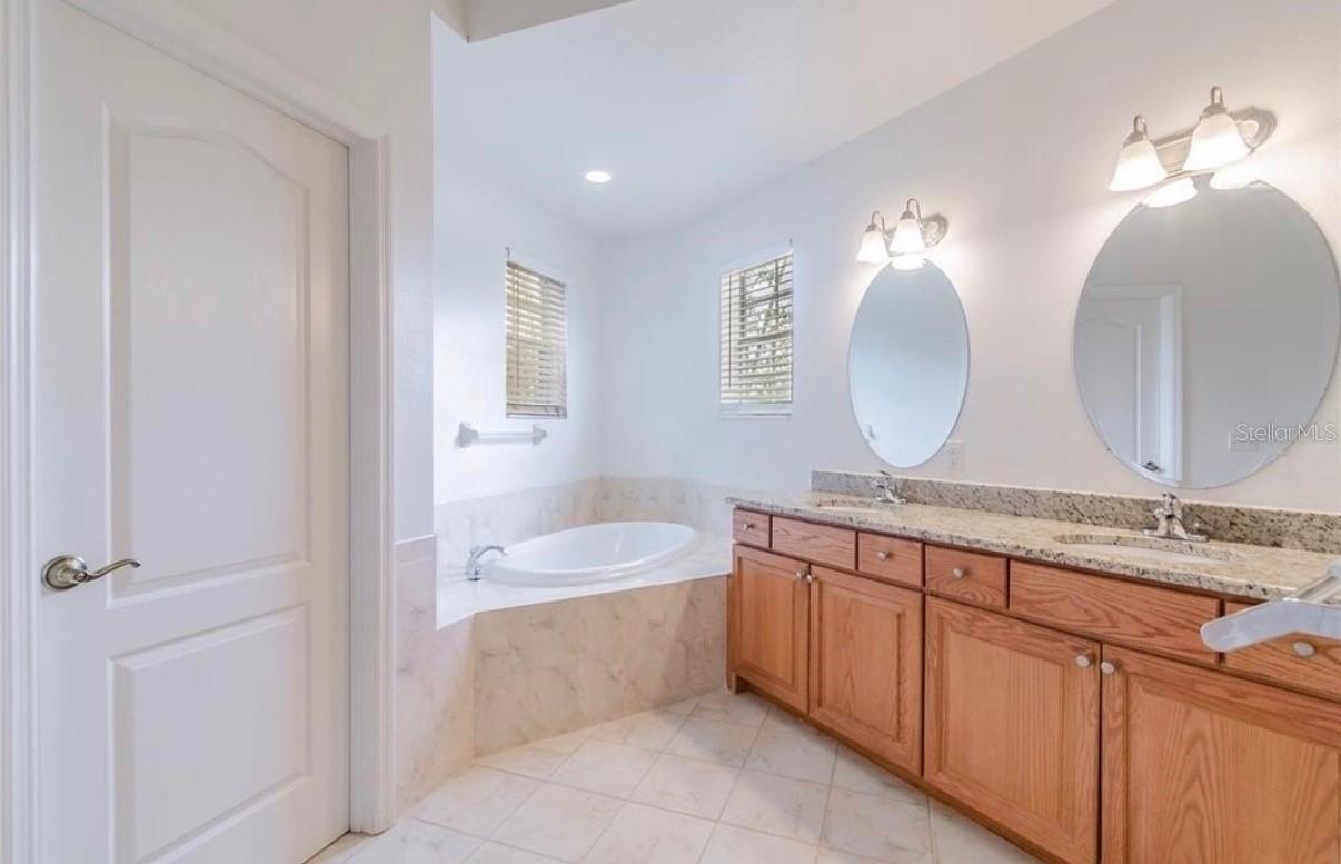 CLEVELAND PARK - Residential Lease