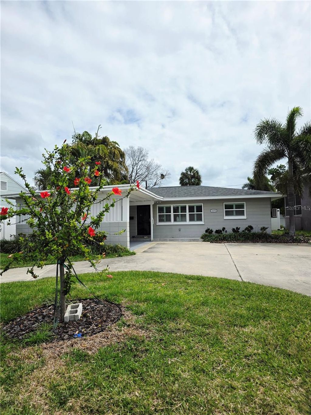 Photo of 3435 Overlook Drive NE, St Petersburg, FL 33703 (MLS # O6397691)