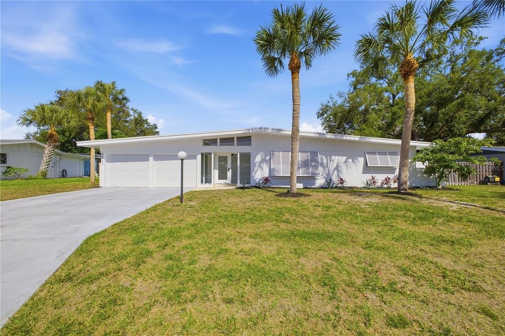 Photo of 2612 Botany Avenue, Sarasota, FL 34239 (MLS # A4688184)