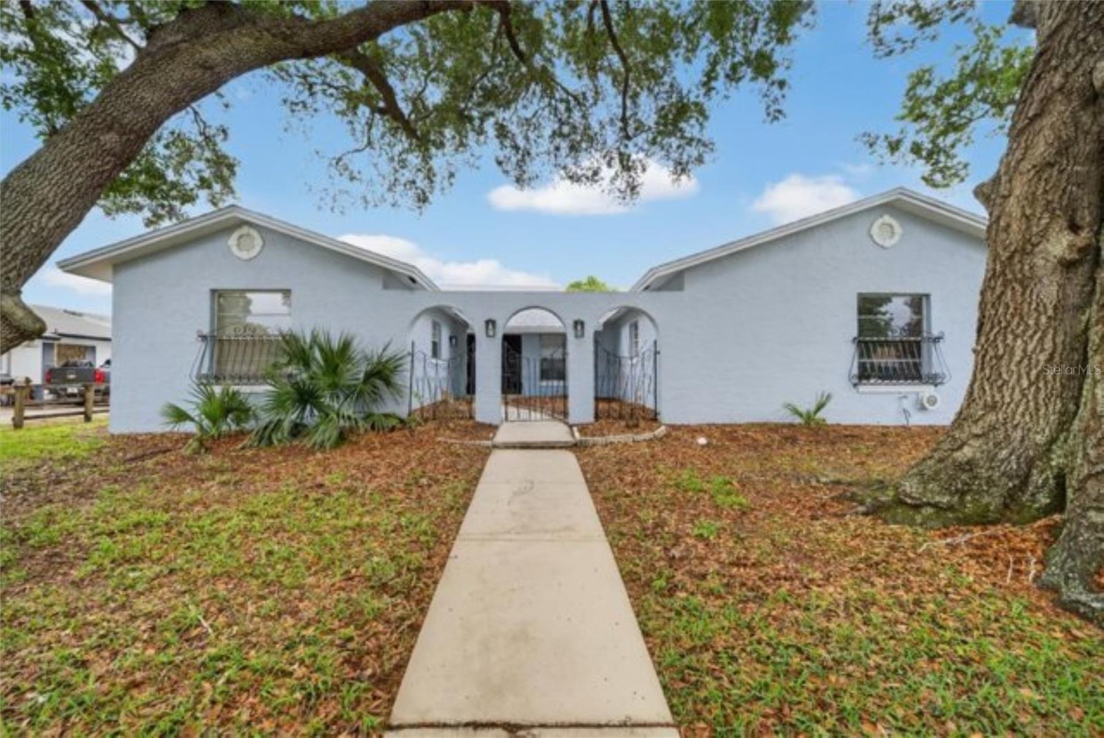 ROYAL PALMS - Residential