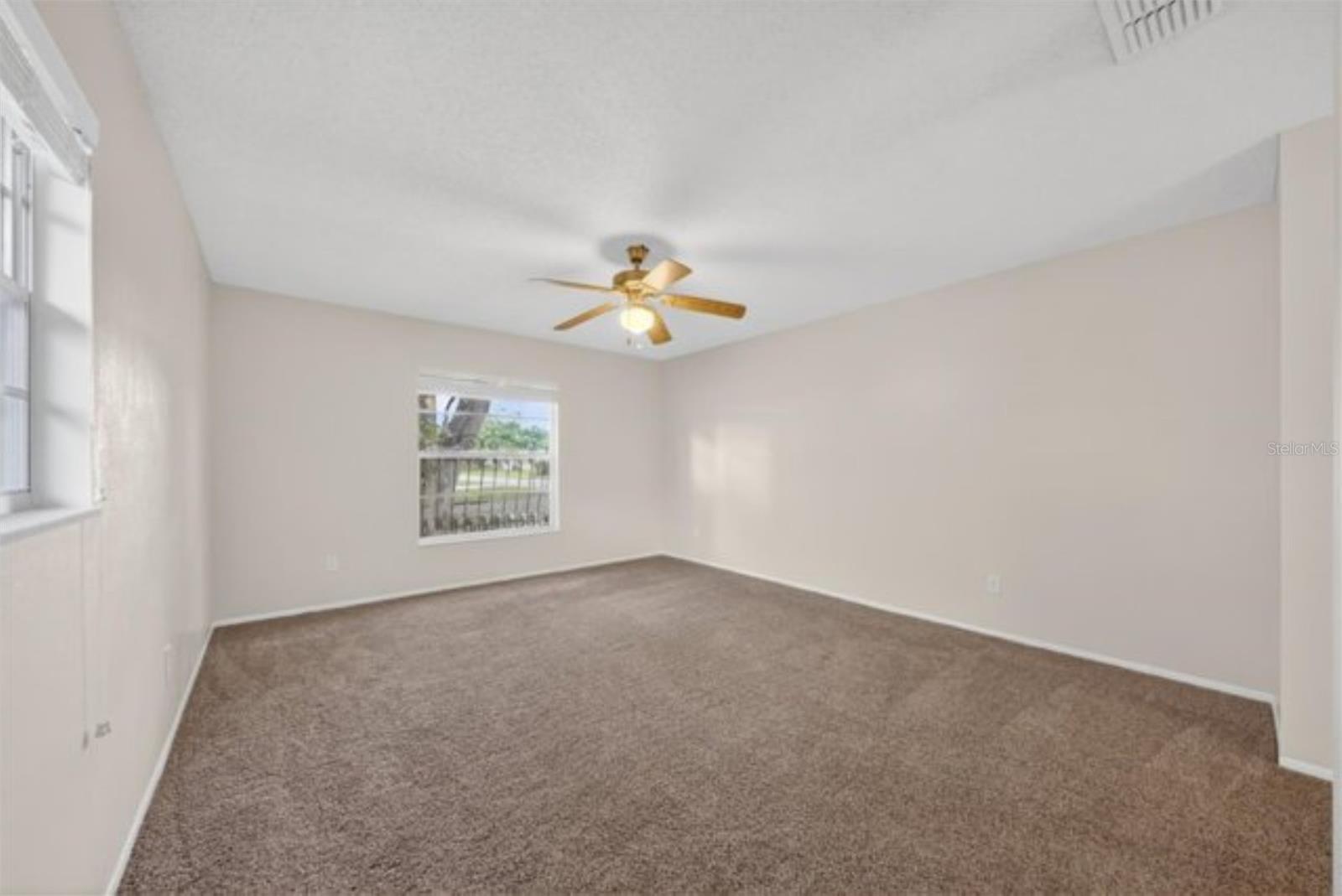 ROYAL PALMS - Residential