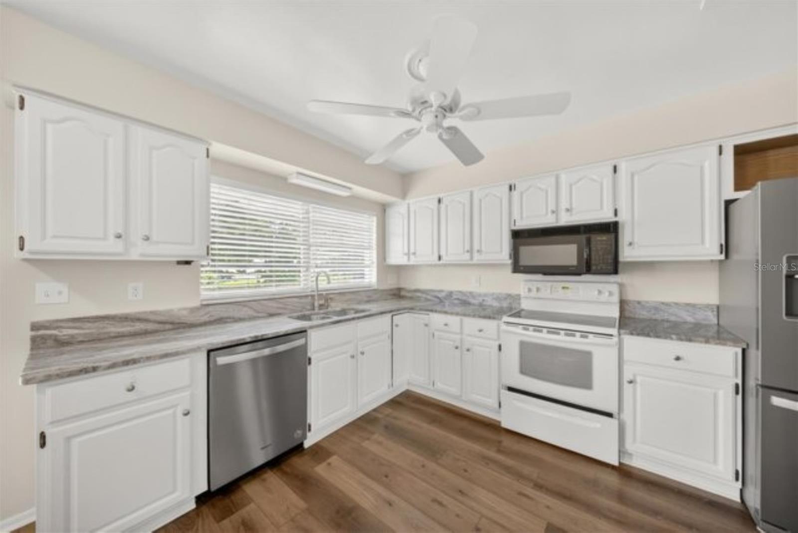 ROYAL PALMS - Residential