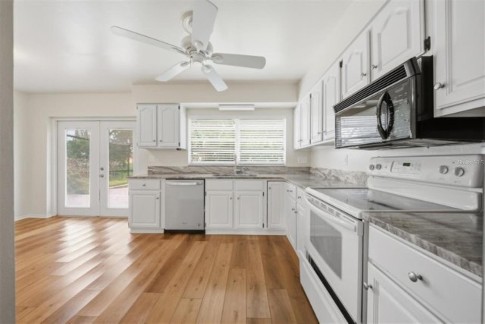 ROYAL PALMS - Residential