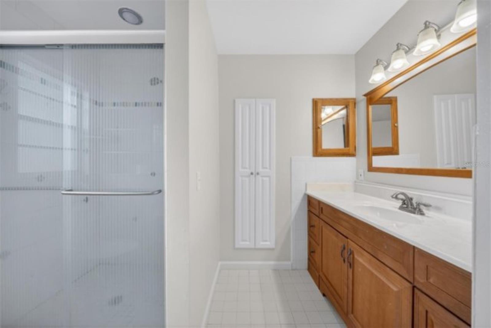 ROYAL PALMS - Residential