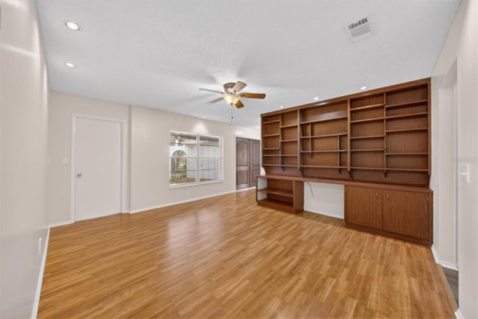 ROYAL PALMS - Residential