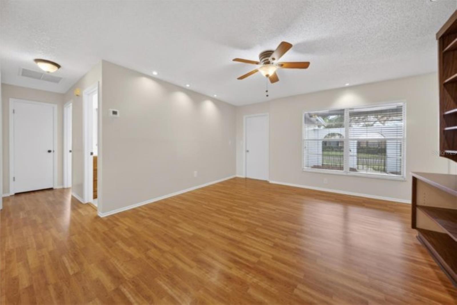 ROYAL PALMS - Residential