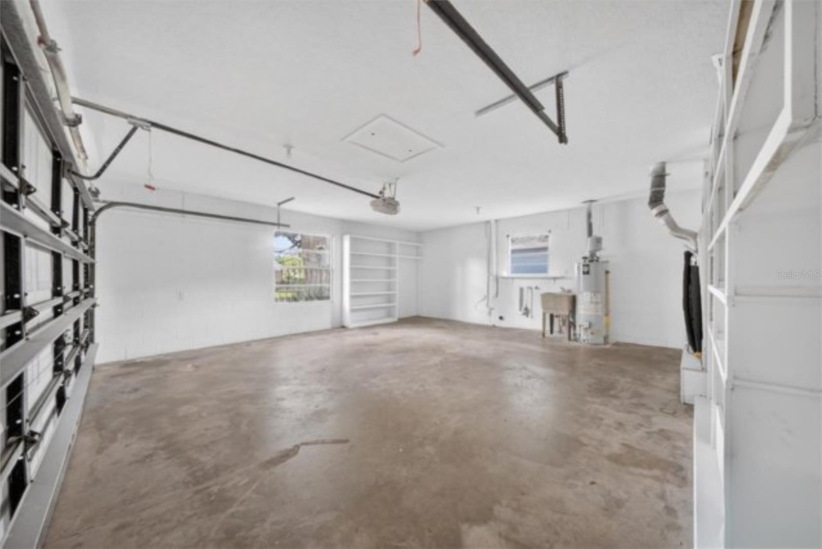 ROYAL PALMS - Residential