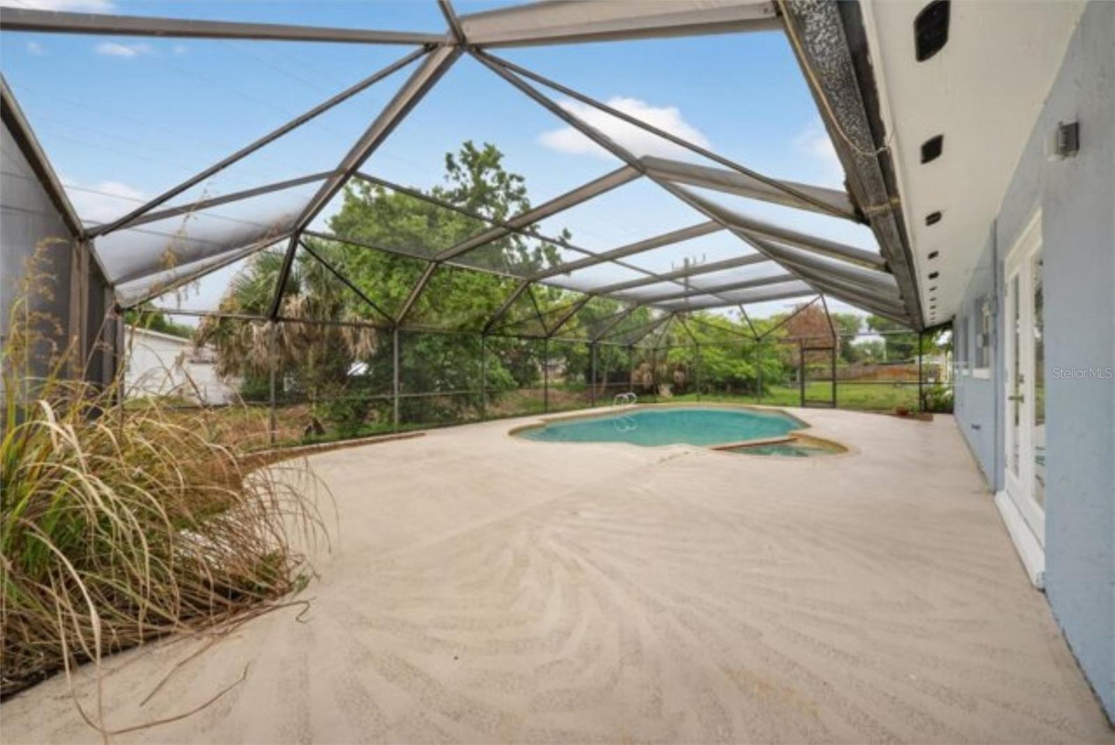 ROYAL PALMS - Residential