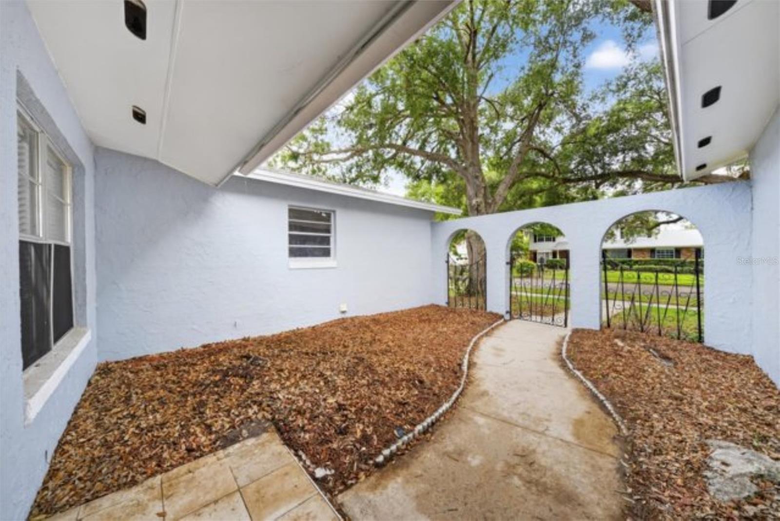 ROYAL PALMS - Residential